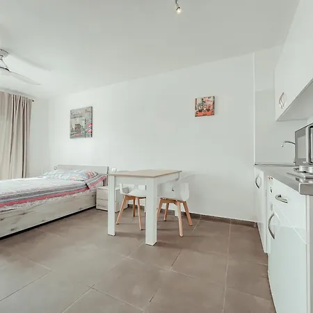 Апартаменти Victoria Beachfront Studio, Perfect Location In Americas