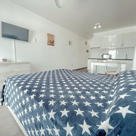 Victoria Beachfront Studio, Perfect Location In Américas Playa de las Americas (Tenerife)