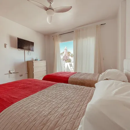 Victoria Beachfront Studio, Perfect Location In Americas Апартаменти *